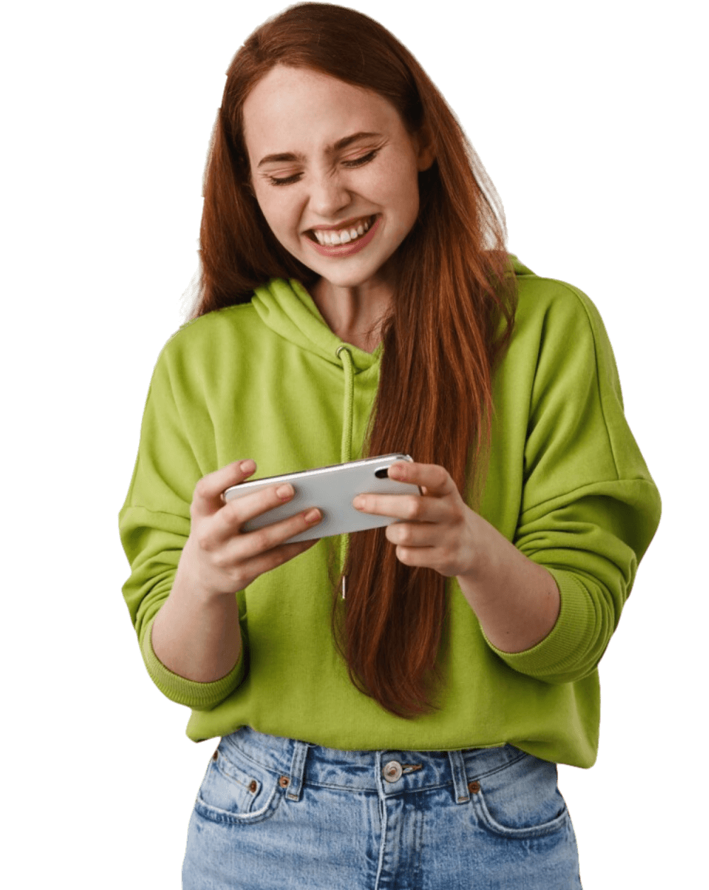 Uma garota olhando para o celular e sorrindo ao lado do texto sobre a empresa